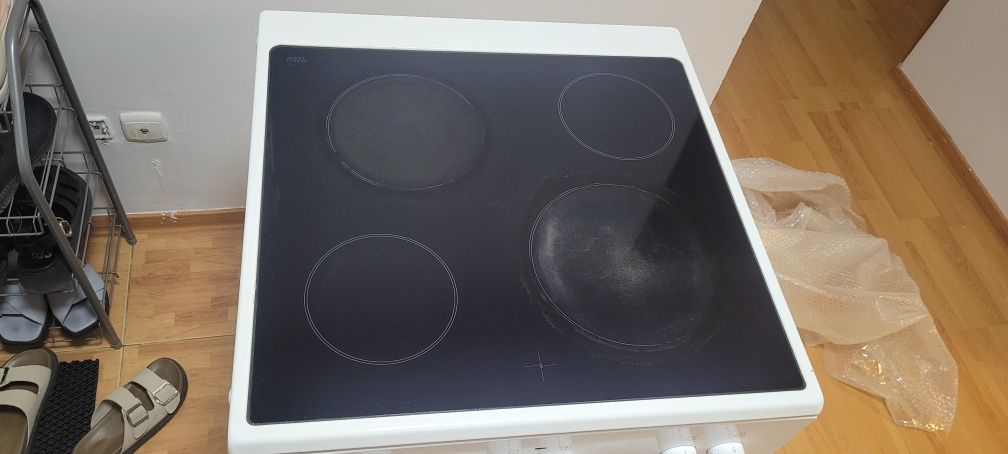 Продам электро плиту  BOSCH