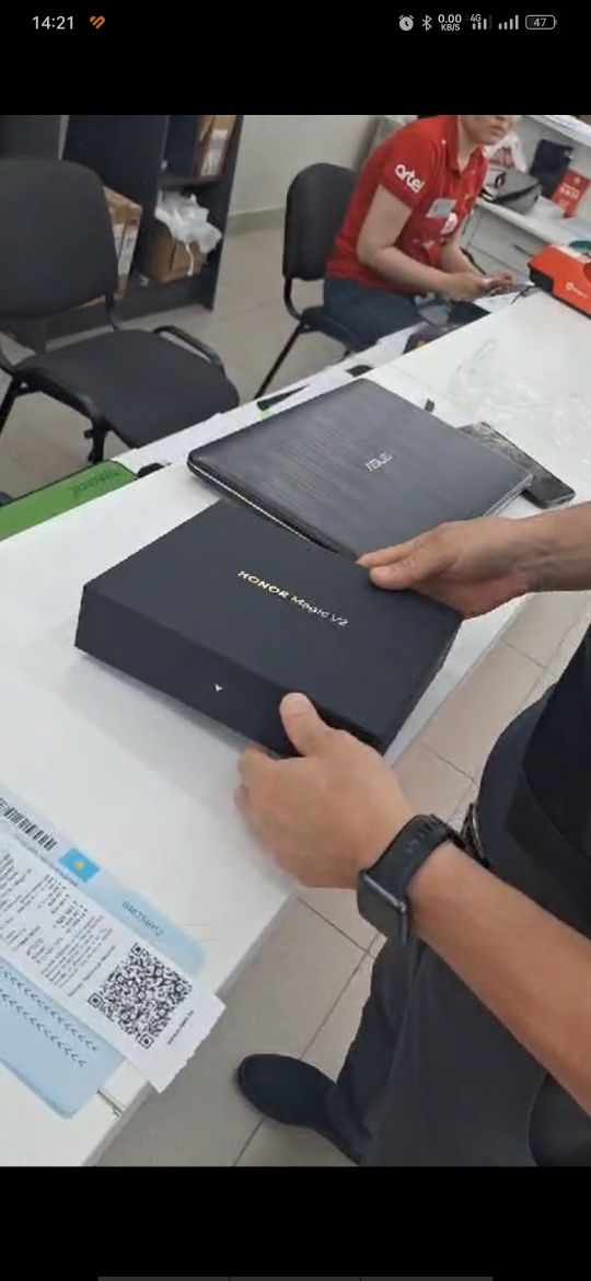 Продам или поменяю телефон планшет Honor Magic V2