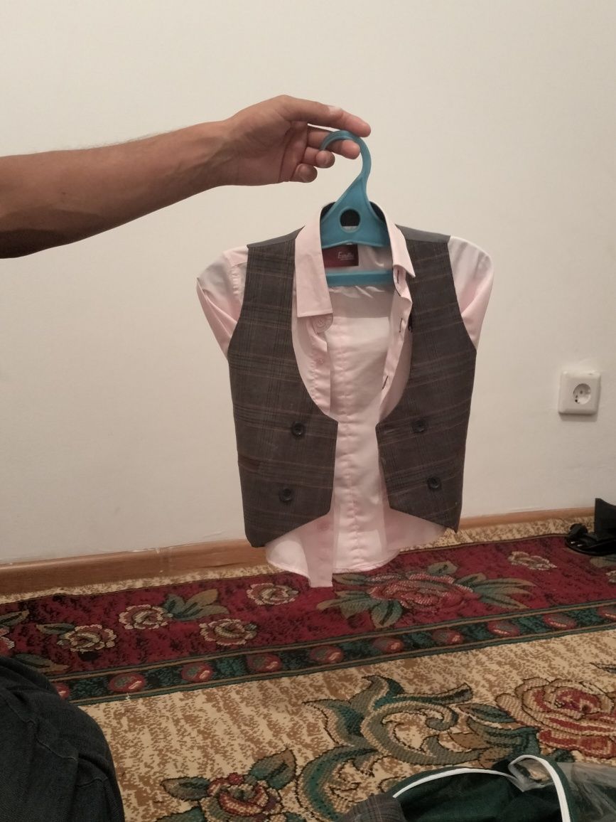 Костюм продаются