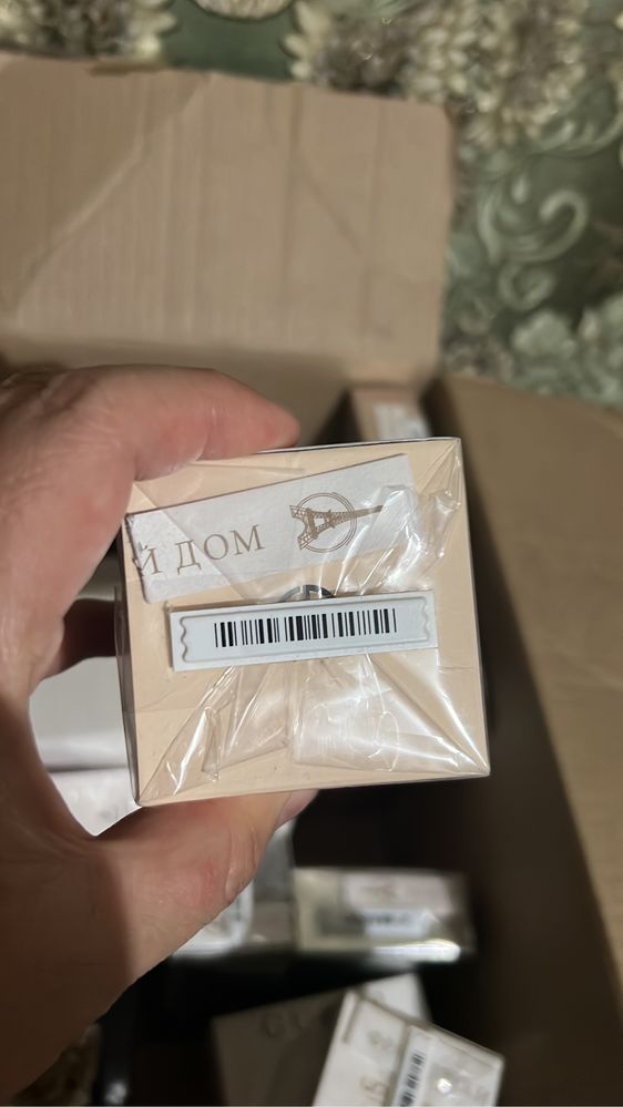 Продам парфюмы 8000