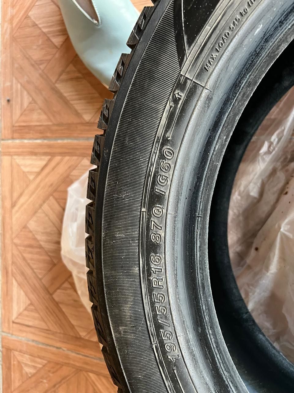 Зимние шины Yokohama R16 195/55
Продам комплект