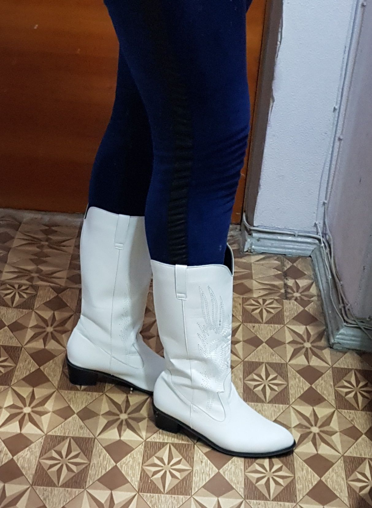 Продам женские сапоги."Казачки",демисизонные  на флисе.