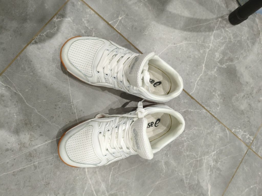 Кроссовки Asics  почти новые