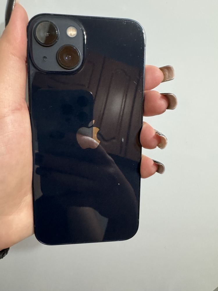 Продам Iphone 13
