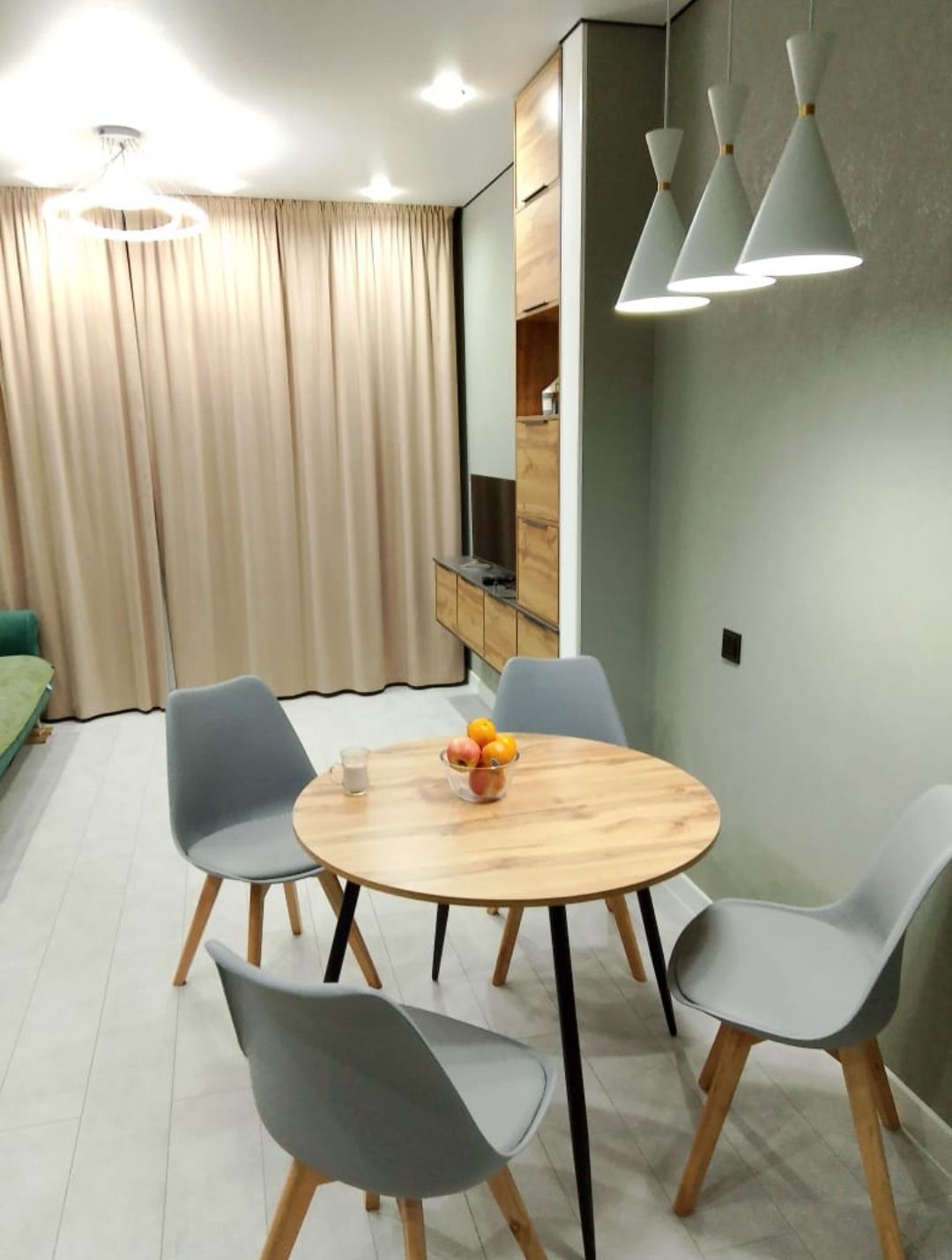 Стол кухонный новые  900×900×750 без стульев