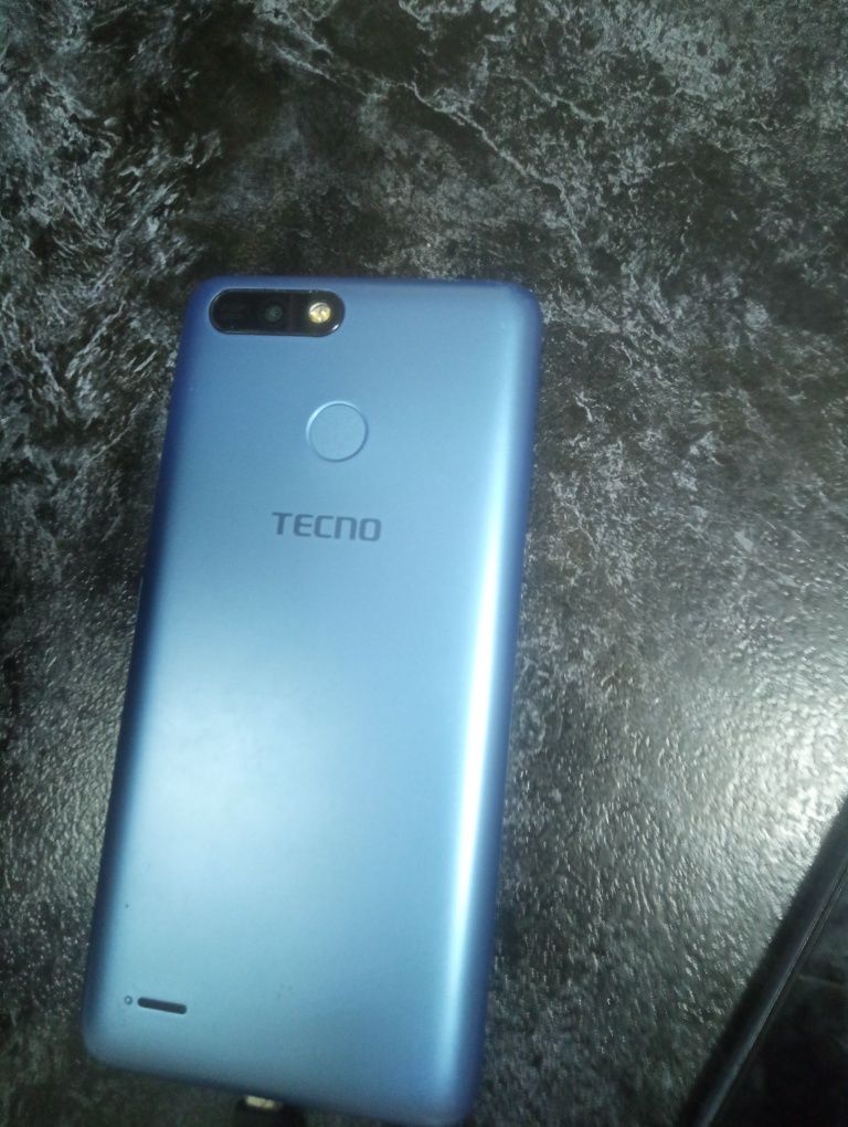 Продам телефон техно