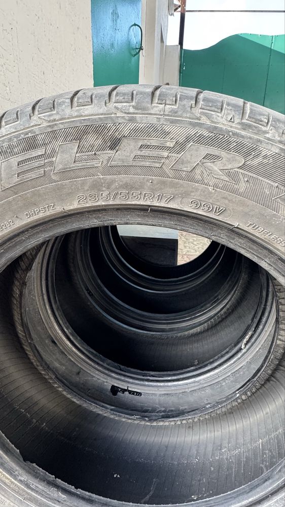 Шины 235/55/17 Bridgestone