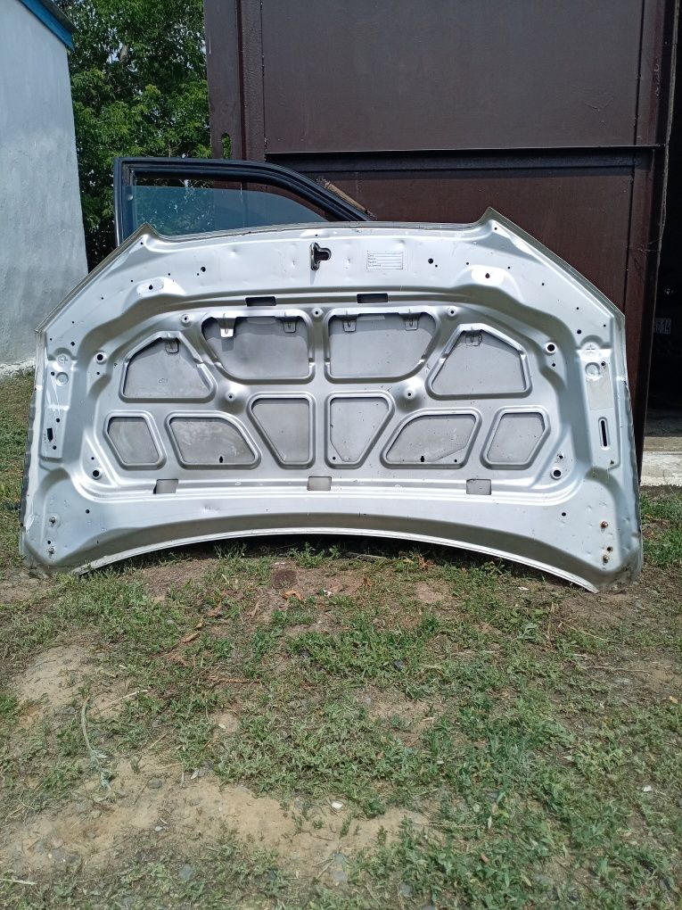 Продам передний капот на Шевроле Авео