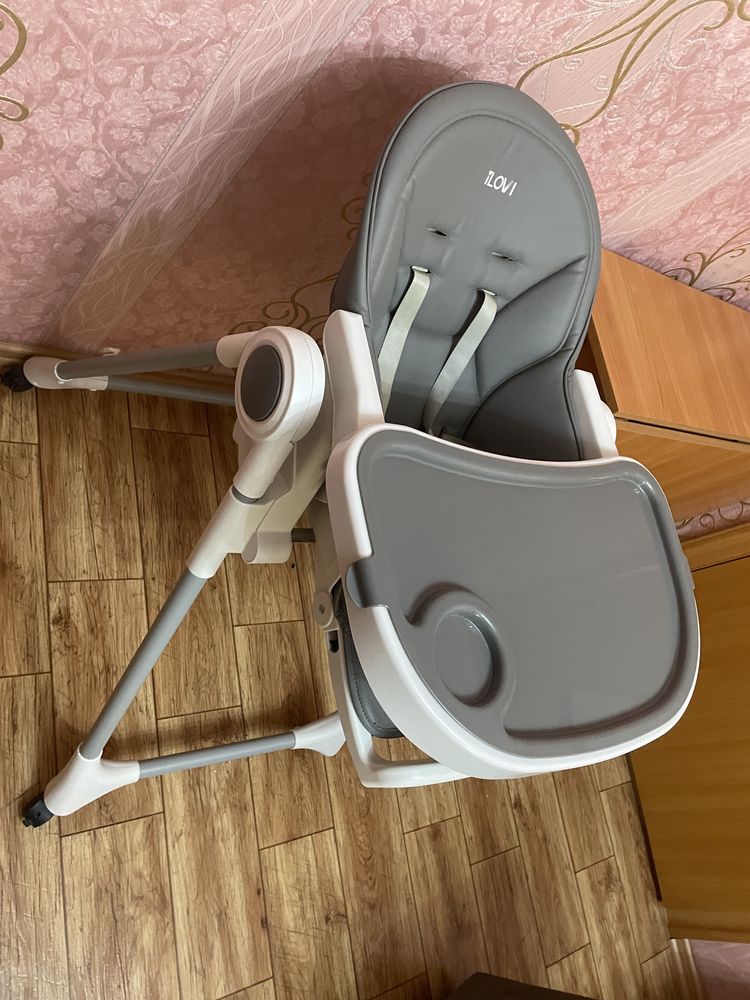 Детский стульчик для кормления iLovi  Light с колесами