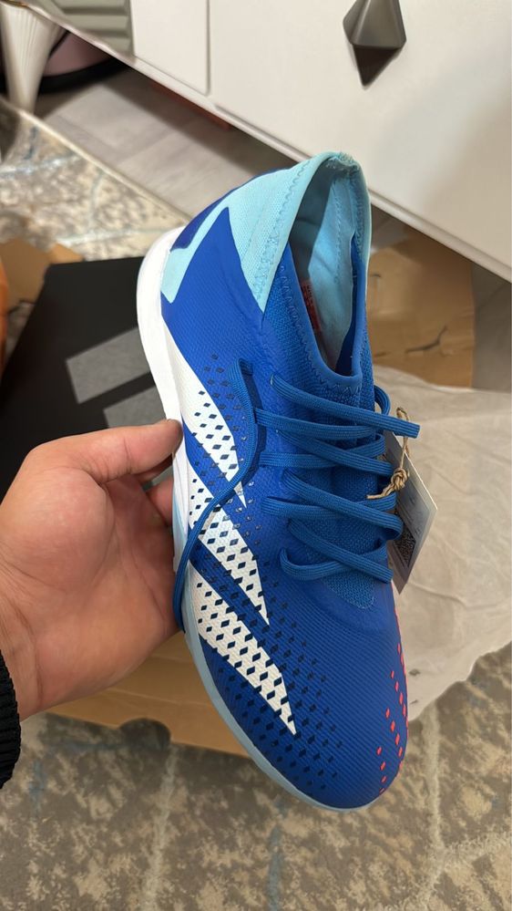 Кроссовки из сайта adidas