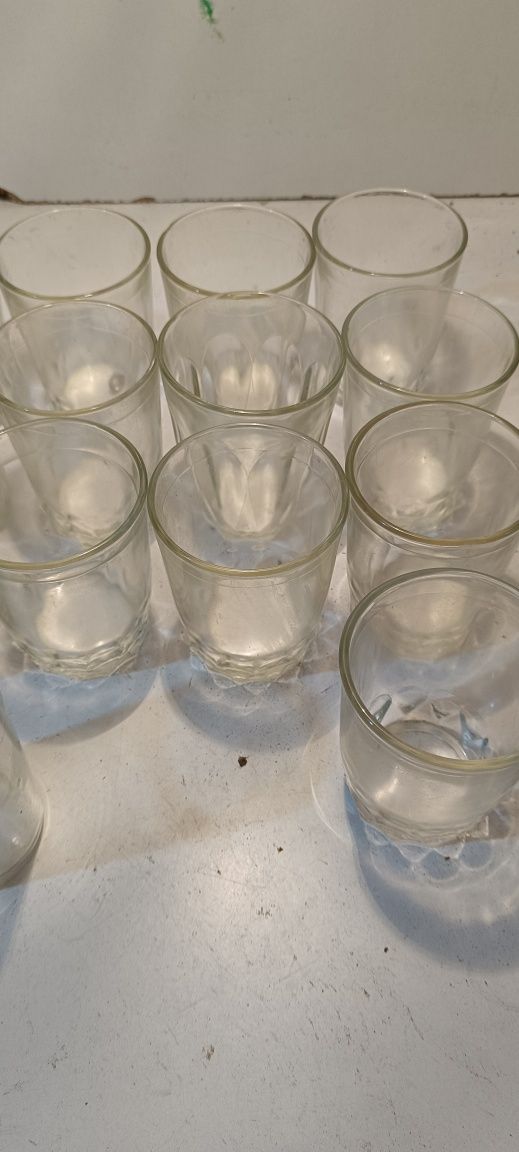 Продам 200 граммовые стаканы.