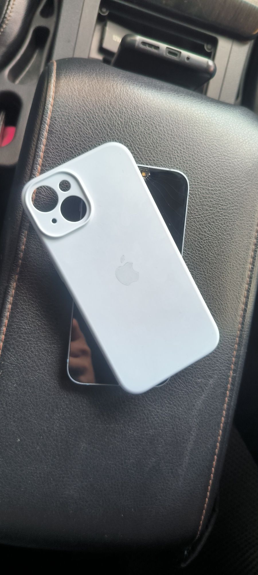 Продам Айфон (iPhone ) 14