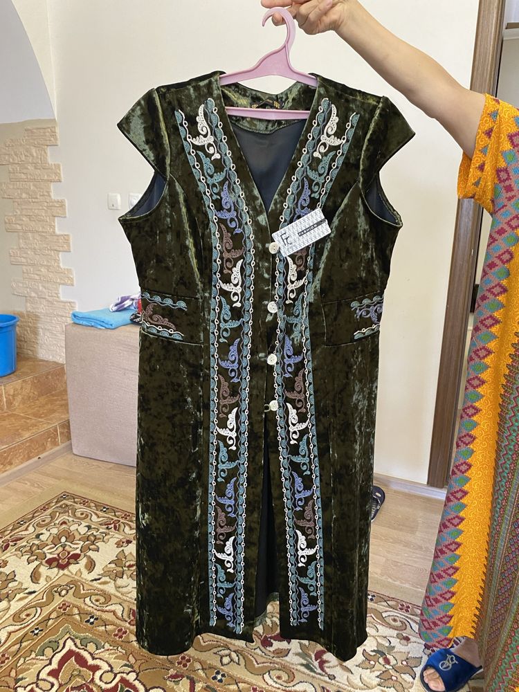 Продается удлиненная безрукавка для кудалык