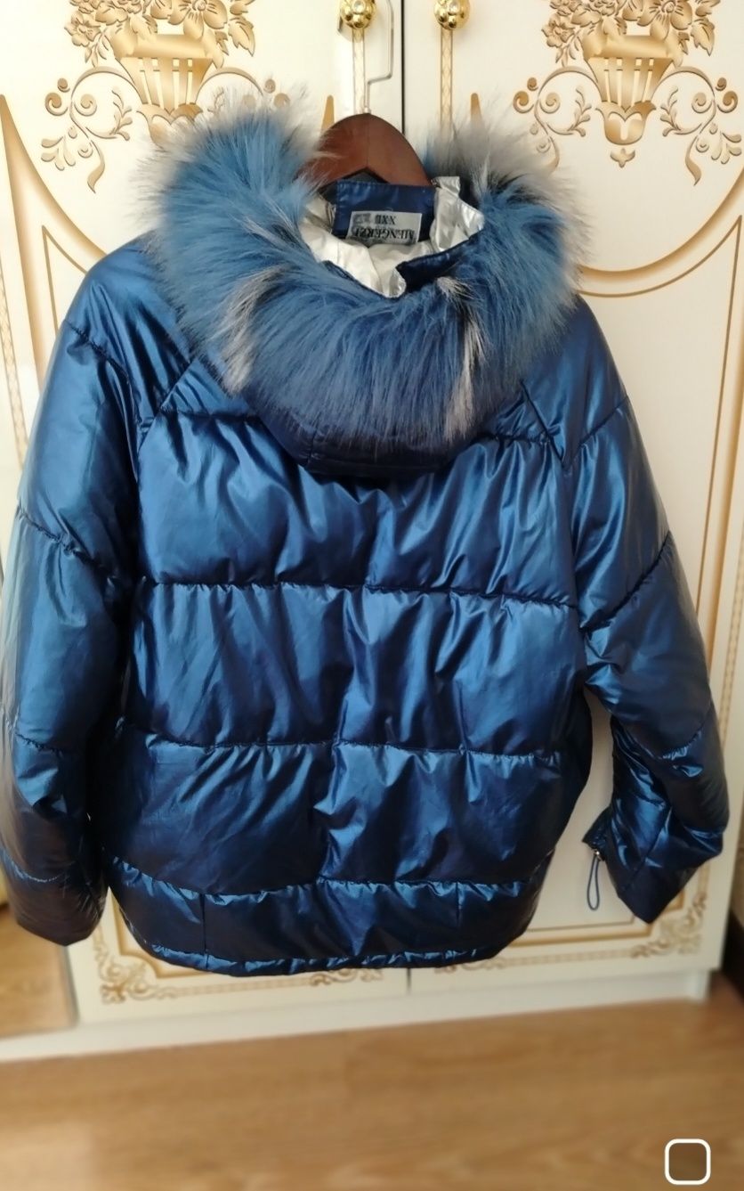 Продаю 2 жён.куртки (синяя,серая,безрукавка черн., три жён.джинс.брюки