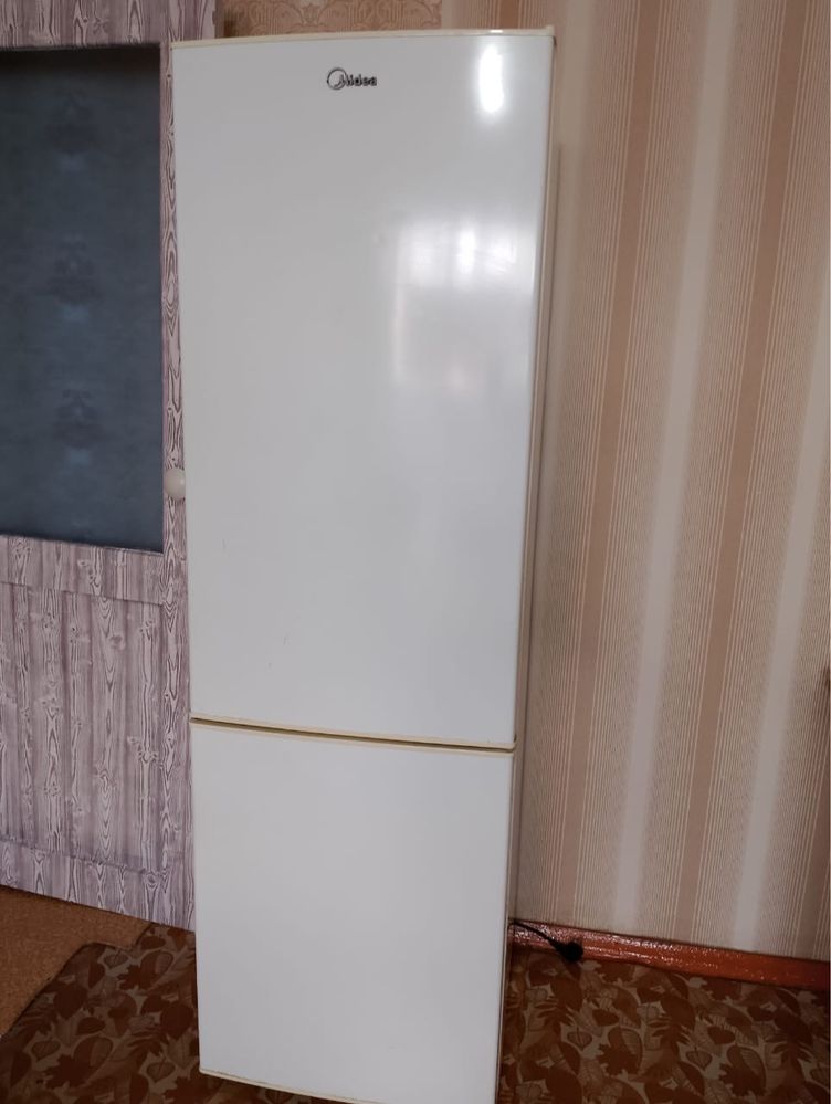 Продается холодильник Midea