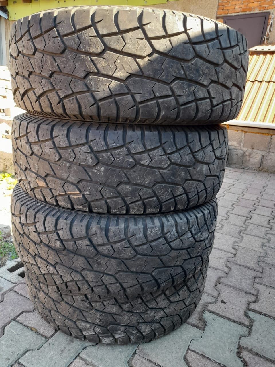 Продам резину всесезонные