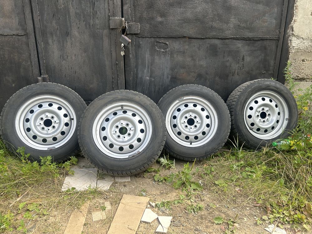 Продам резину с железными дисками
