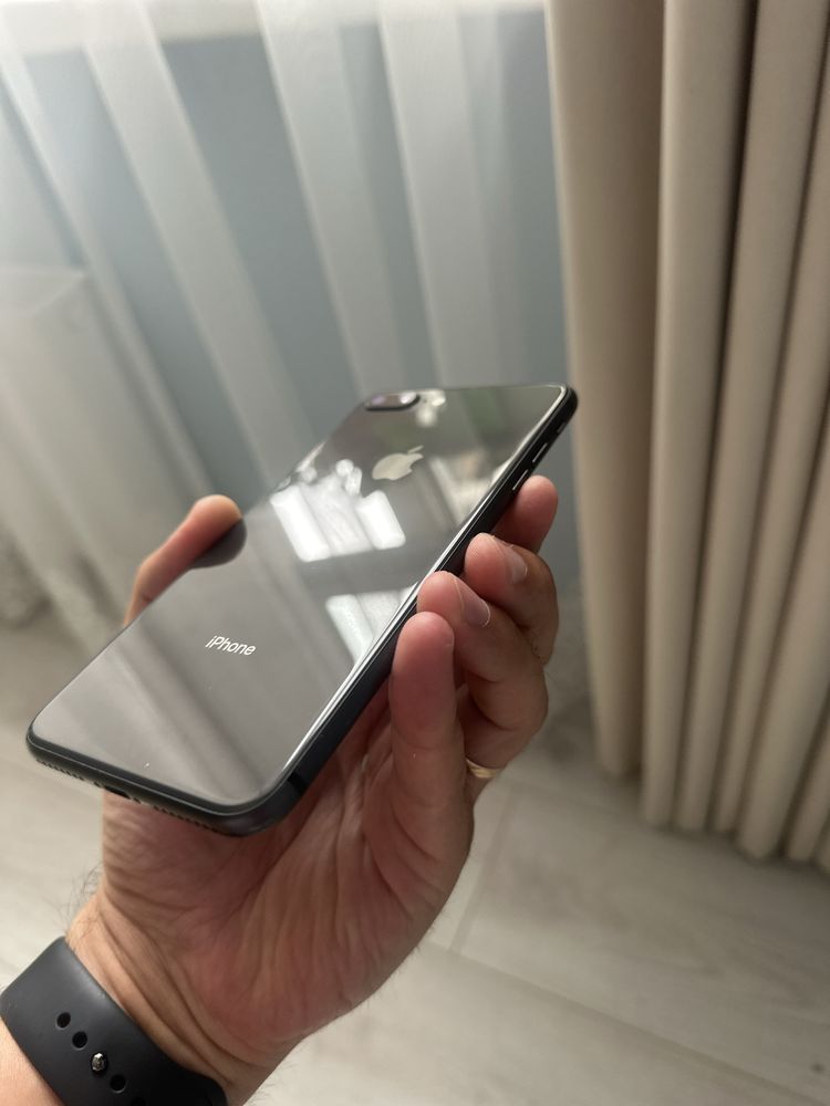 Iphone 8 plus в отличном состоянии