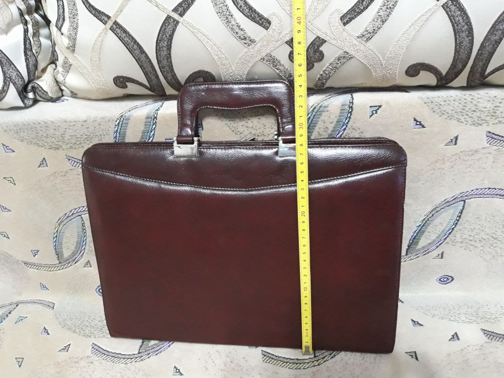 Продам портфель в хорошем состоянии