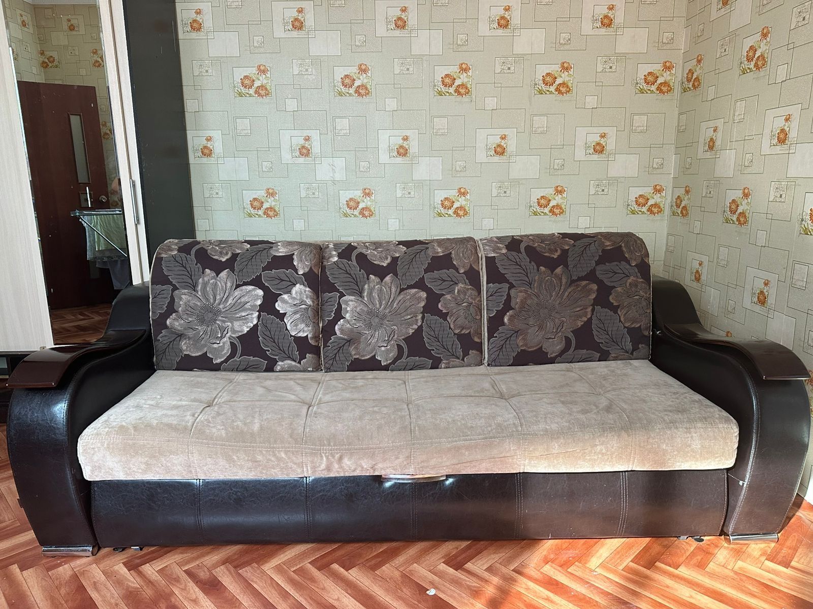 Срочно продам диван