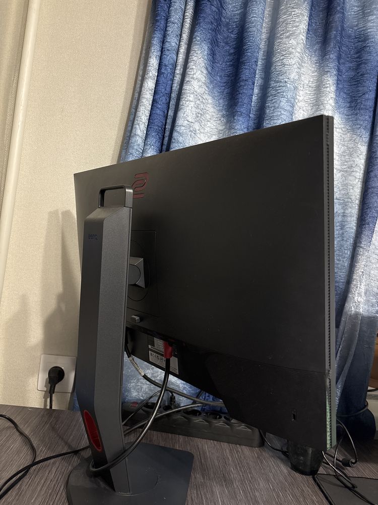 Продам игровой монитор benq zowie xl2411k
