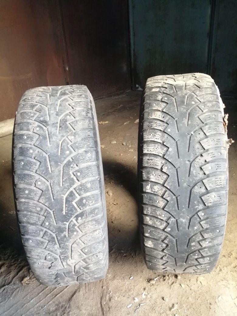 Зимние шины 215/65/16