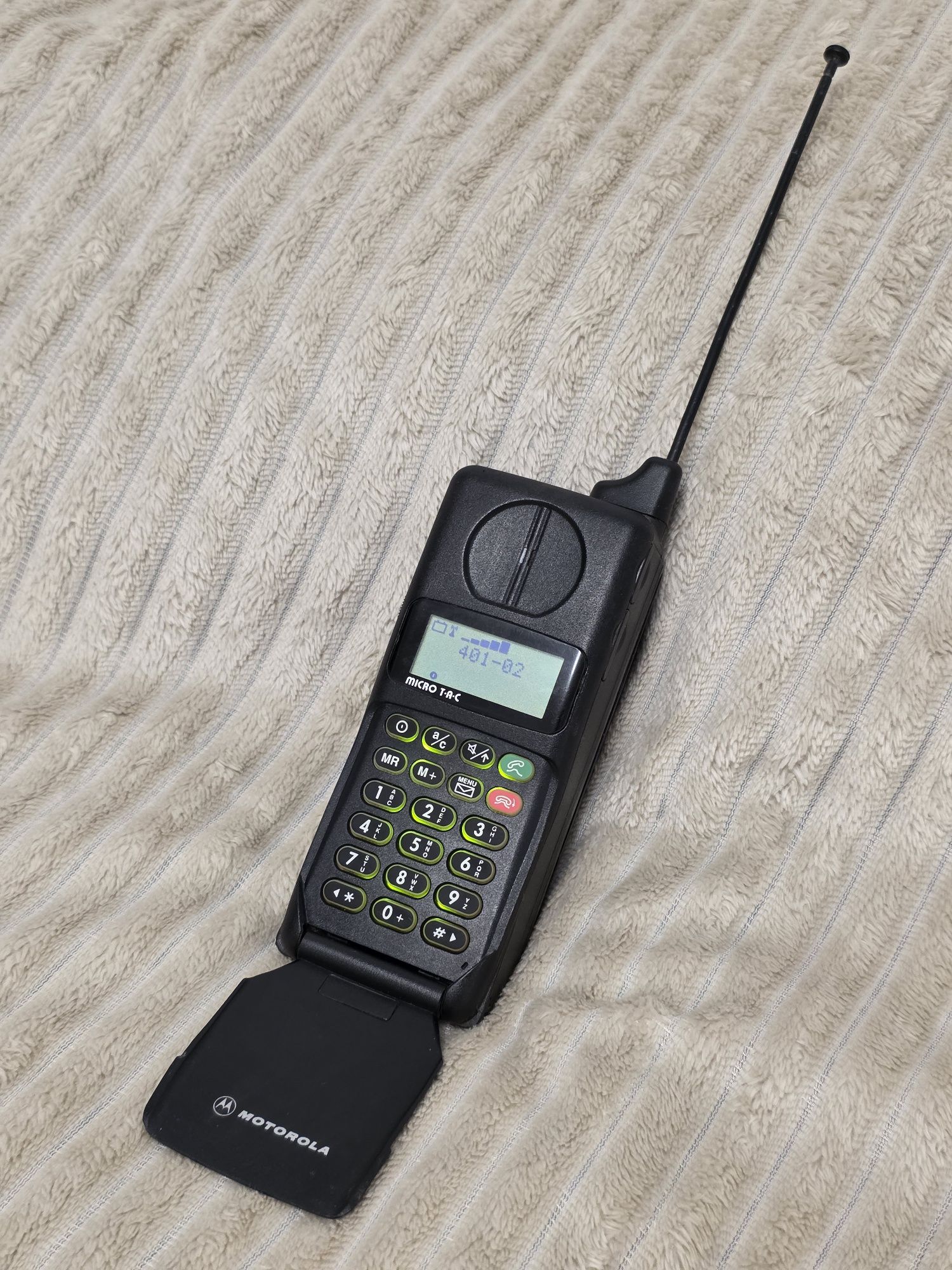 ретро кирпич из 1994 Motorola MicroTAC