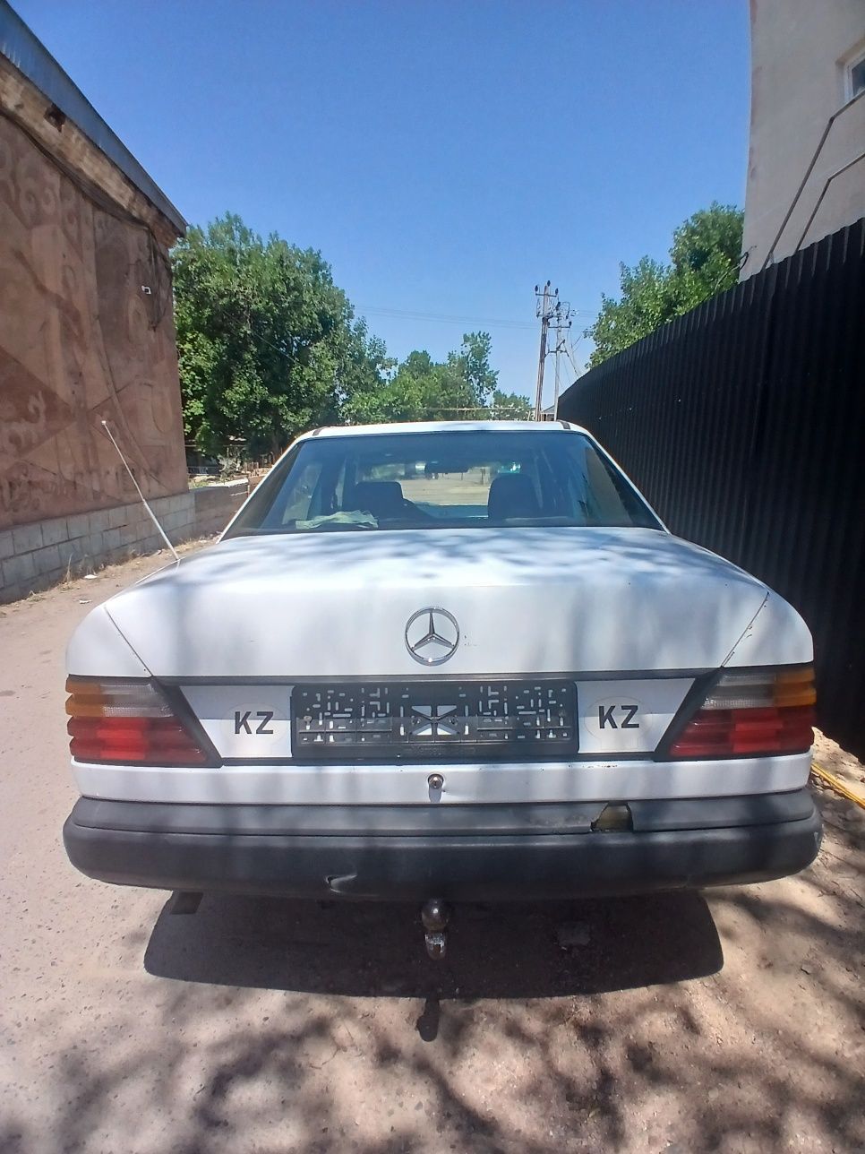 Продам Мерс 124 е230
