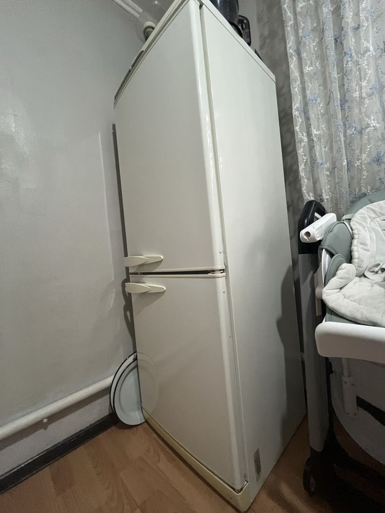 Продам холодильник Indesit б/у состояние хороший