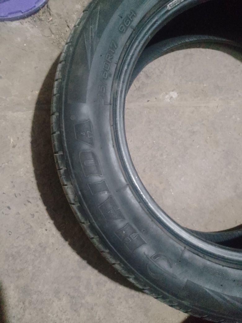 Шины 215-60-R17 продам