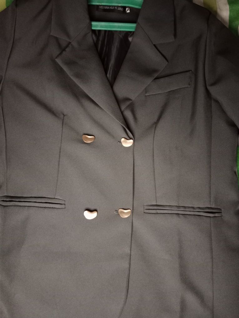 Женский пиджак и брюки палаццо