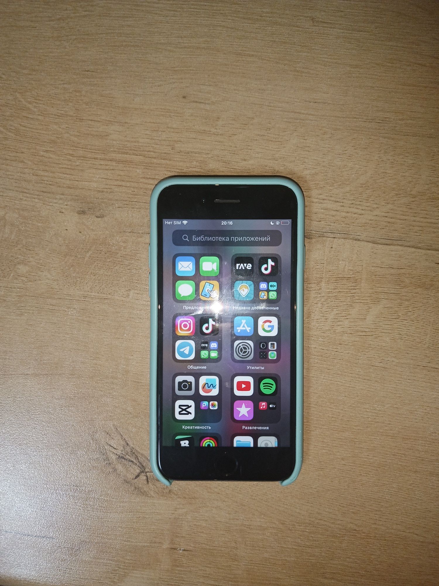 Продам iPhone 8.