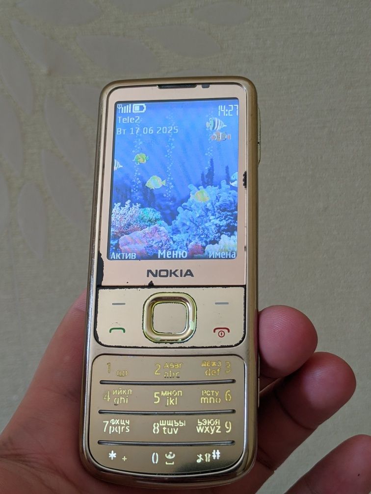 Сотовый (кнопочный) телефон. Nokia 6700 Classic Gold.