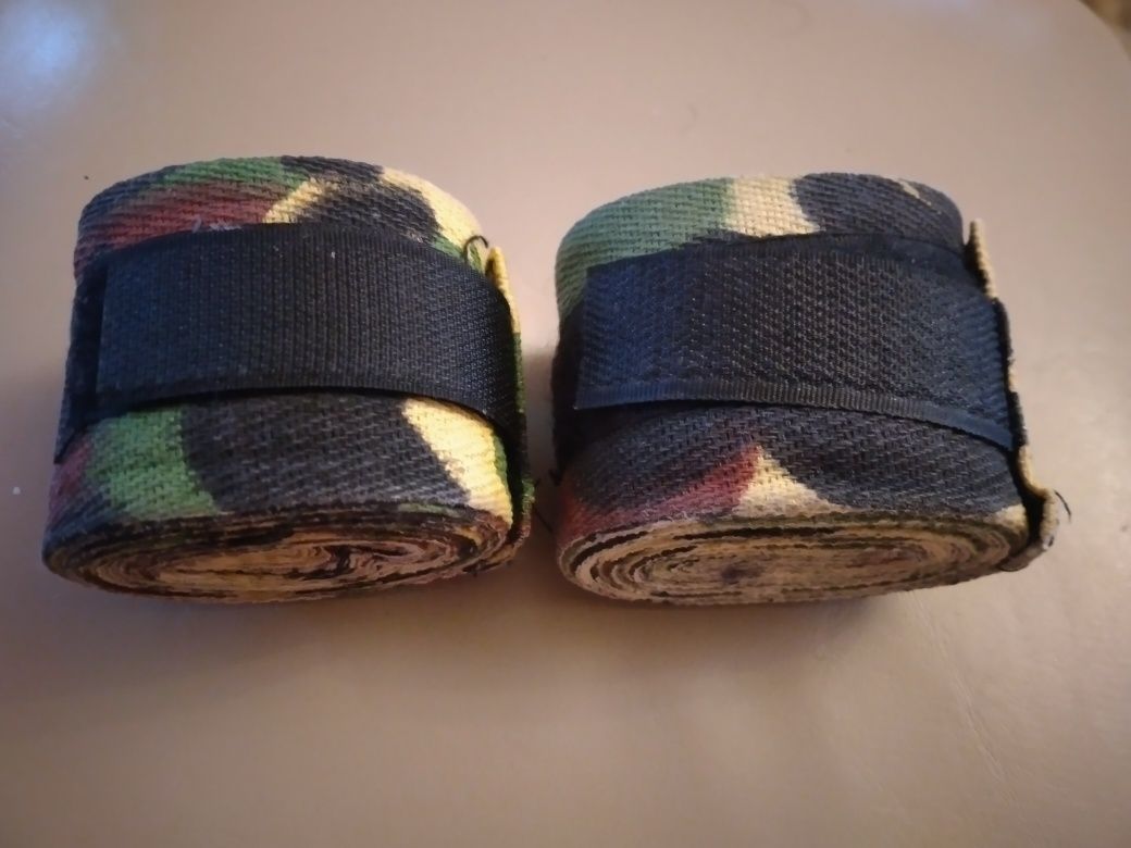 Перчатки 6 Oz и бинты 4м. Рядом с Каргу.