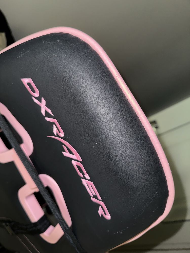 Компьютерное кресло DXRacer GC/P88/NP, черный-розовый цвет