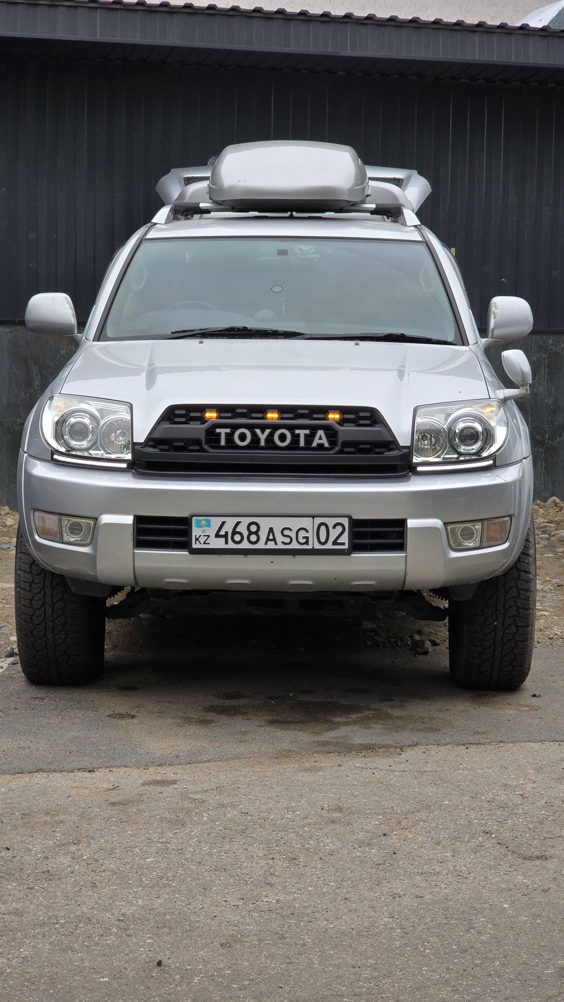 Решетка радиатора в стиле TRD с ДХО на Toyota Surf-4runner 215 до рест