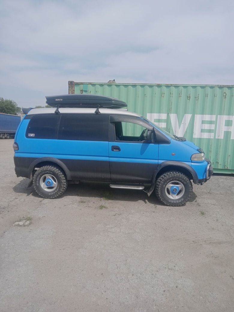 Продам Митсубиси Делика
