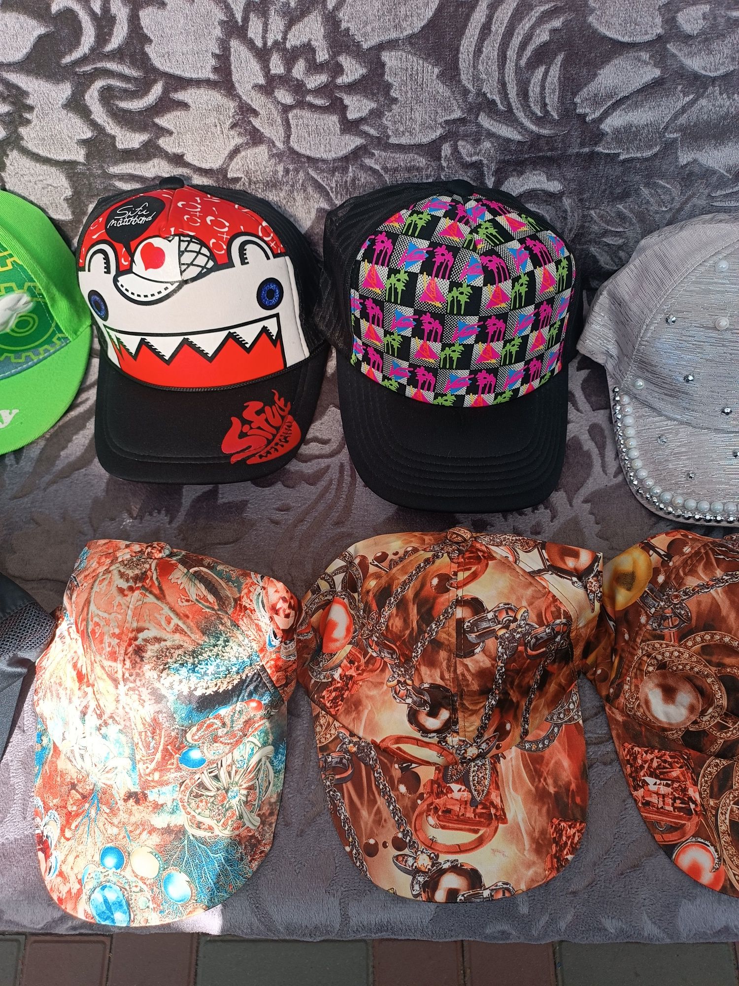 Новые бейсболки,Продам дёшево.