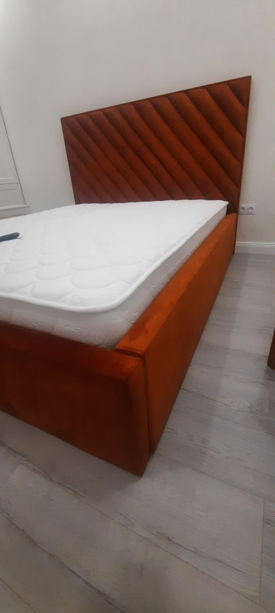 Двуспальный кровать 1,6×2,0