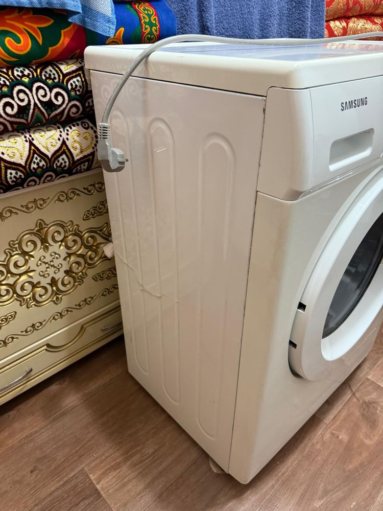 Продам стиральную машину Samsung WF1600WCW EcoBubble 6кг.