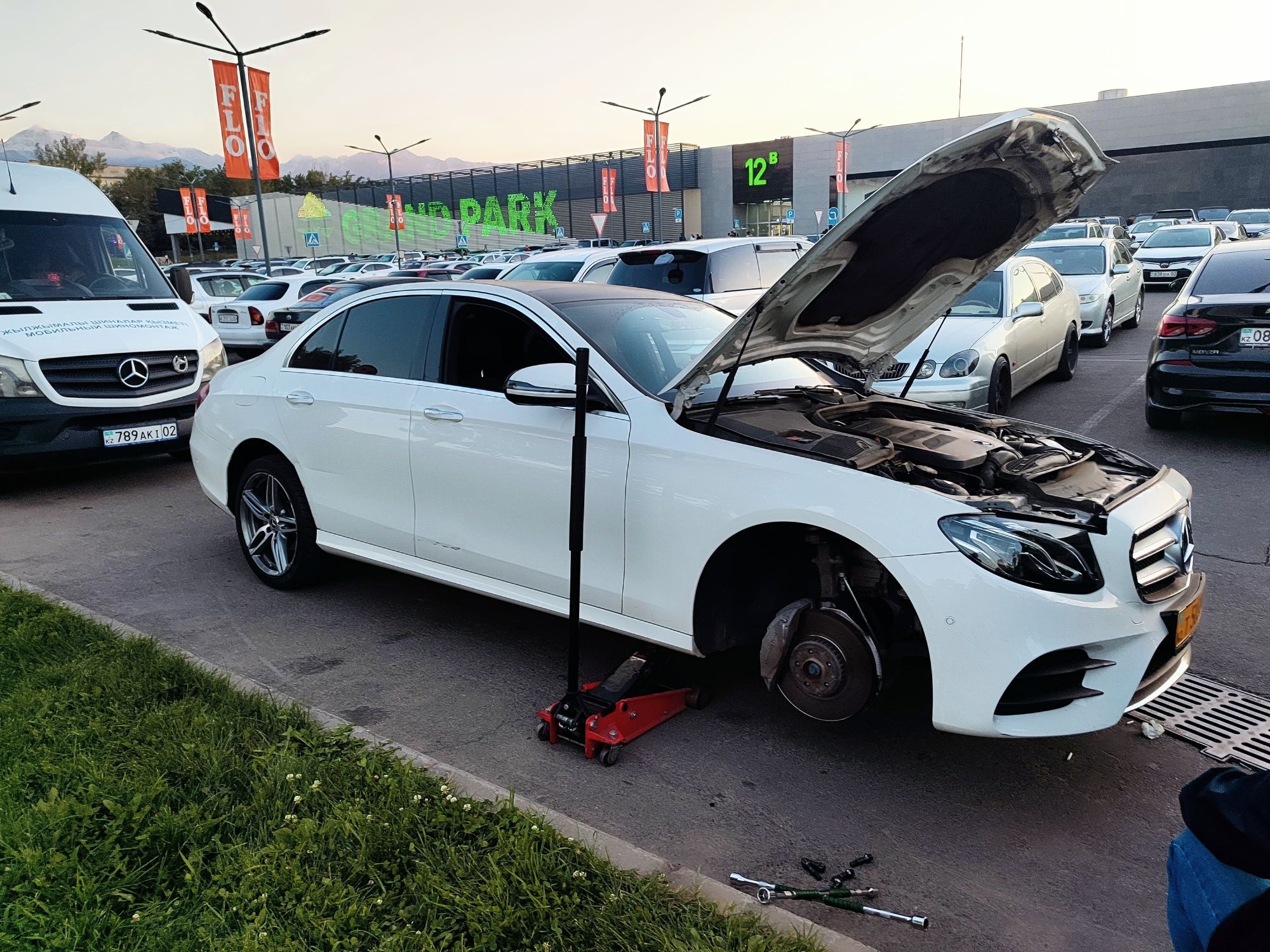 Выездной шиномонтаж Алматы (заезжаем в паркинг)