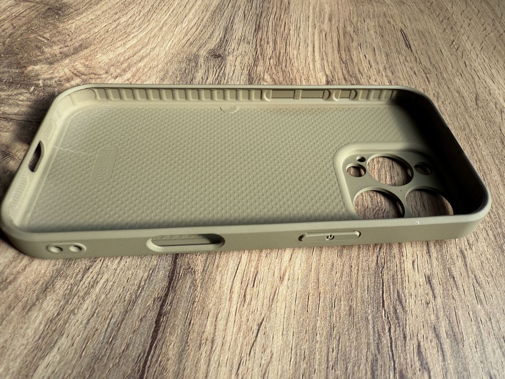 Чехлы Iphone 16 pro