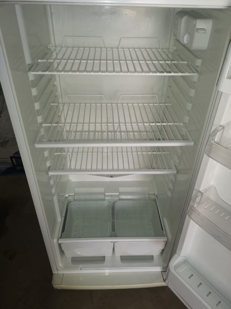 Продам ХОЛОДИЛЬНИК (с морозильной камерой)