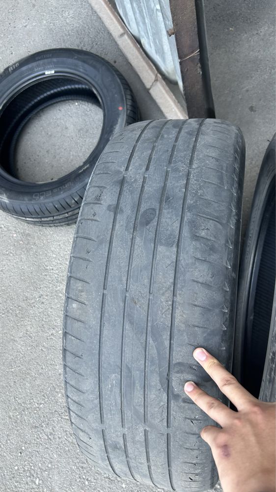 Продам шины 3 штуки 235/55/19