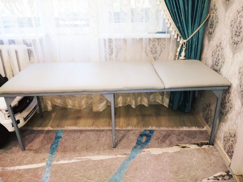 Продам кушетку в хорошем состояний