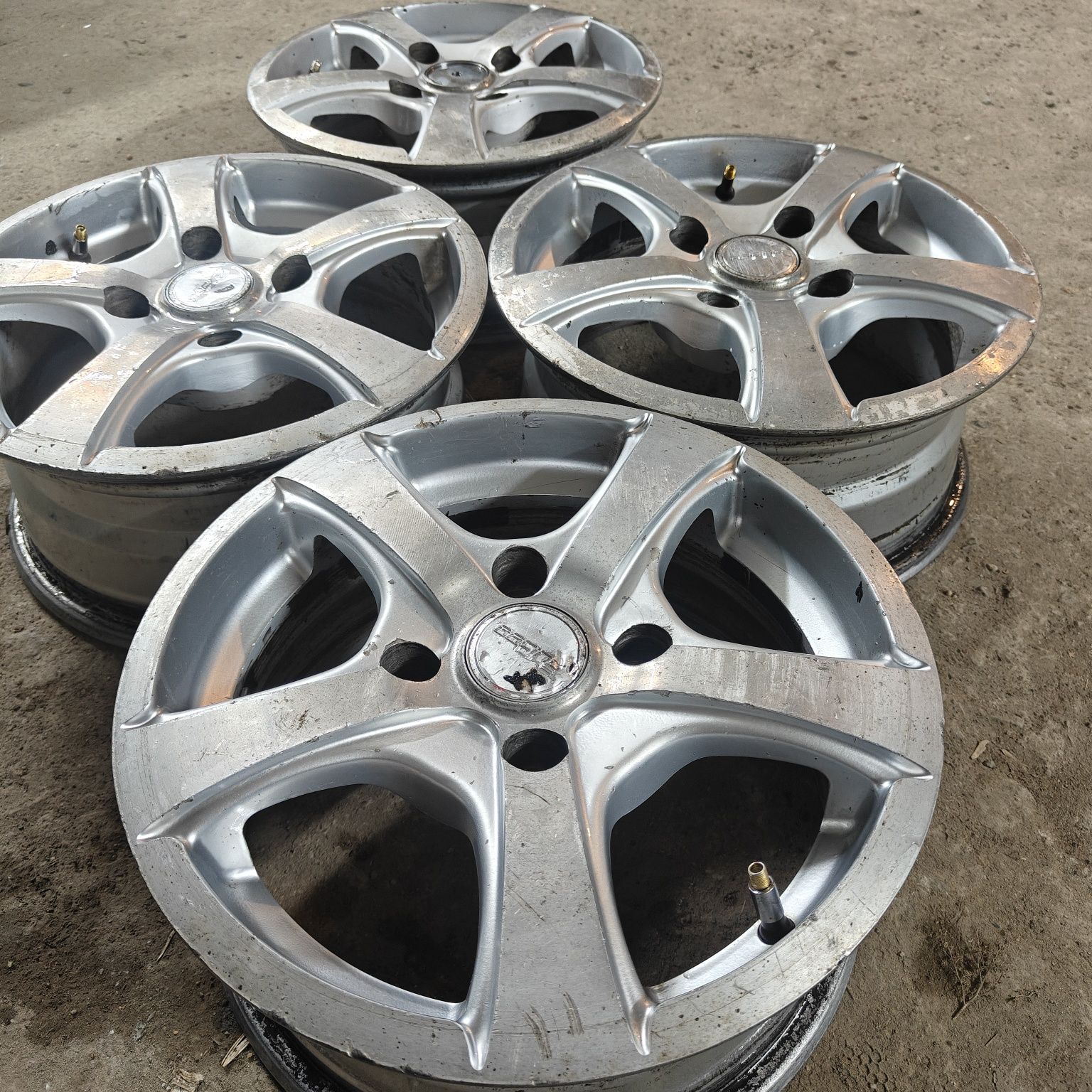 R14 PCD 4*114,3 Комплект легкосплавных дисков