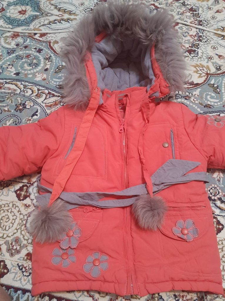 Продам зимний куртка размер 116 тёплый хорошим состояние.