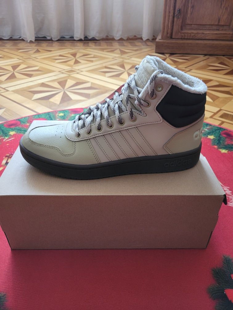 Продам кроссовки мужские Adidas