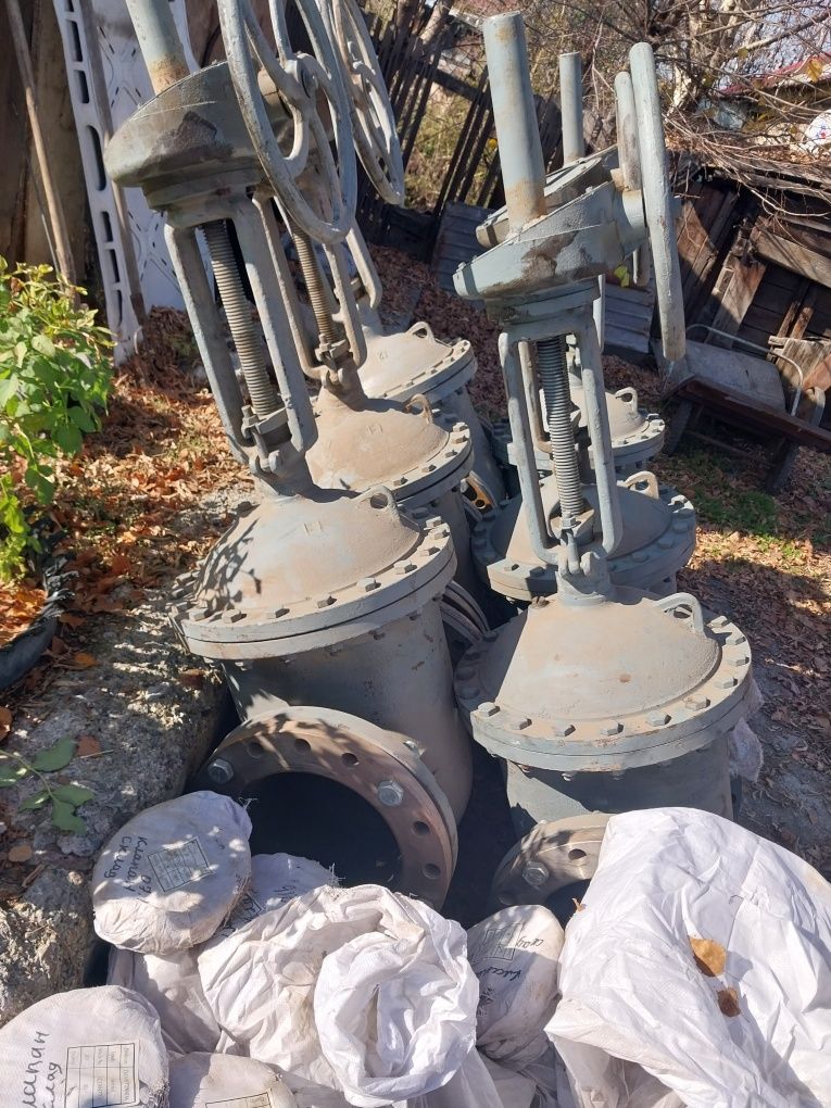 Задвижки на 300 давление 25 количество 6штук