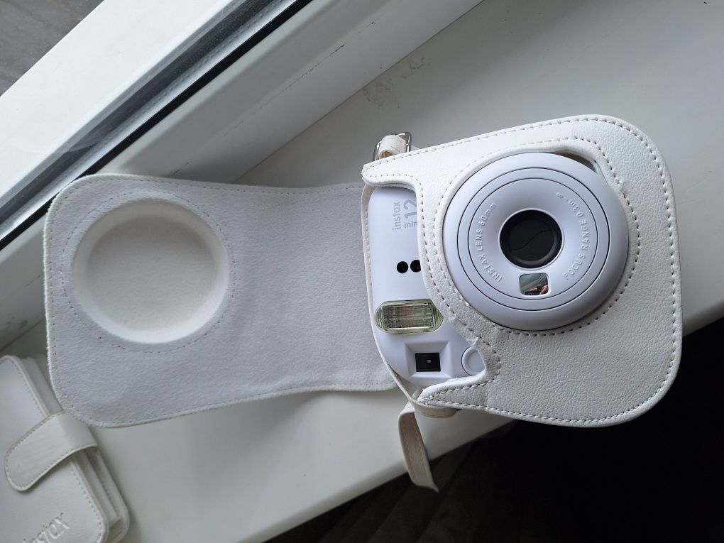Продам instax mini 12